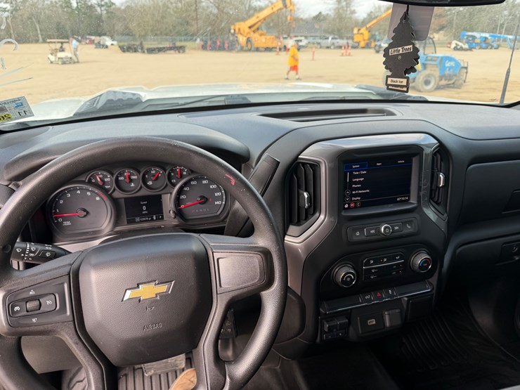 2020-chevrolet-k2500-image-11