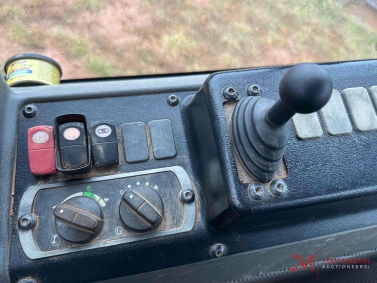 2017-caterpillar-d6k2-lgp-image-27