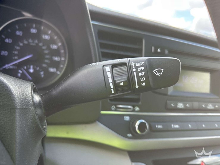 2017-hyundai-elantra-sedan-image-17