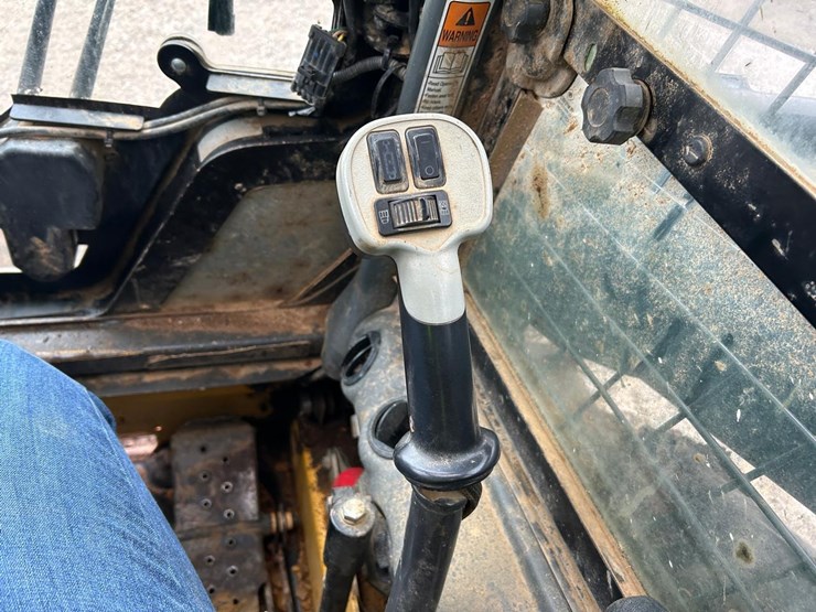 new-holland-l230-image-21