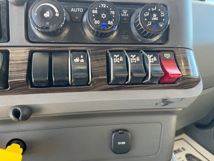 2015-kenworth-t880-image-18