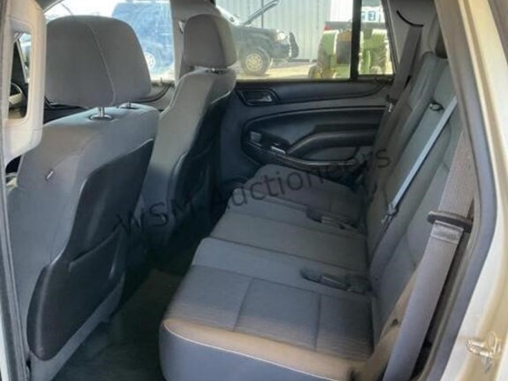 2015-chevrolet-tahoe-image-24