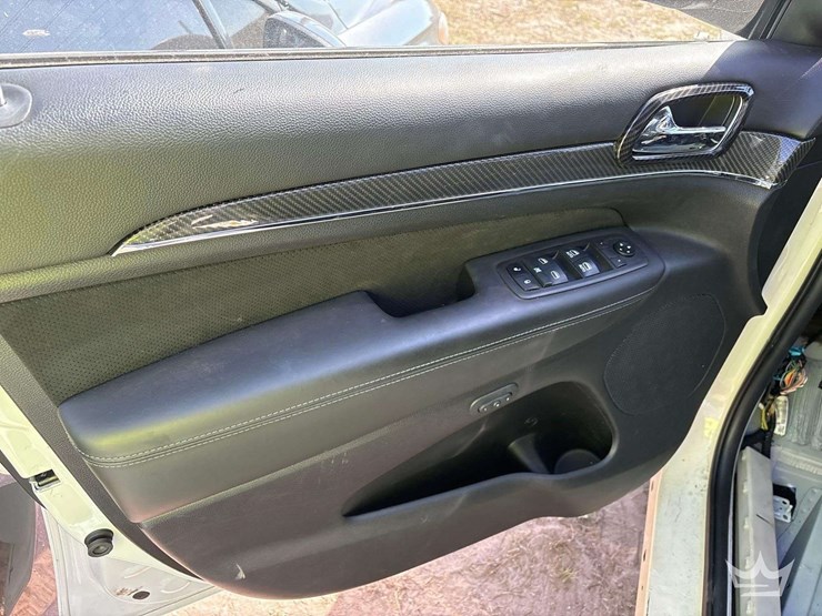 2011-jeep-grand-cherokee-laredo-image-9