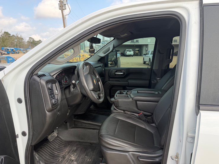 2020-chevrolet-k2500-image-9