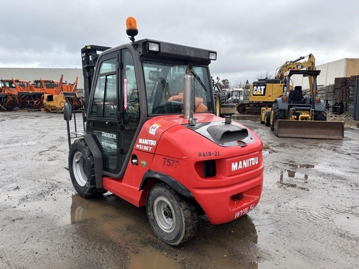2016-manitou-ms130t-enc-cab-forklift-image-4