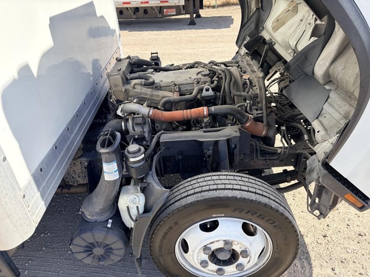 2017-isuzu-nrr-image-15