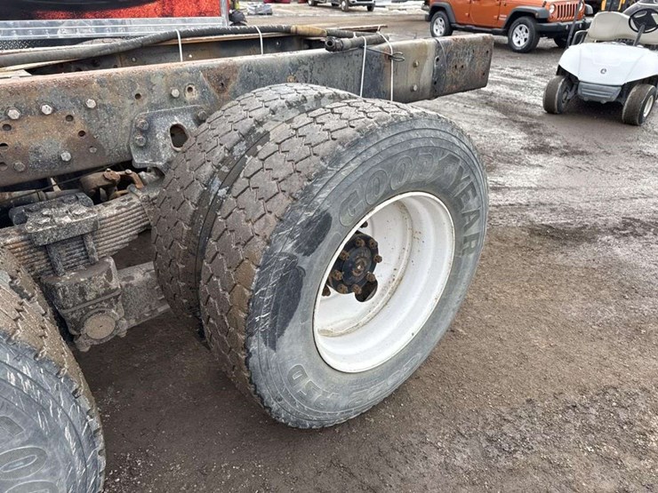 2002-sterling-l7500-image-10