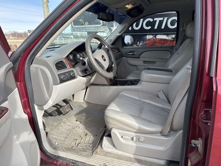 2010-chevrolet-tahoe-lt-image-13