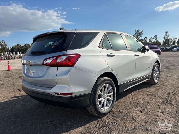 2021-chevrolet-equinox-image-3