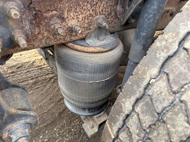 2007-volvo-vn-image-17