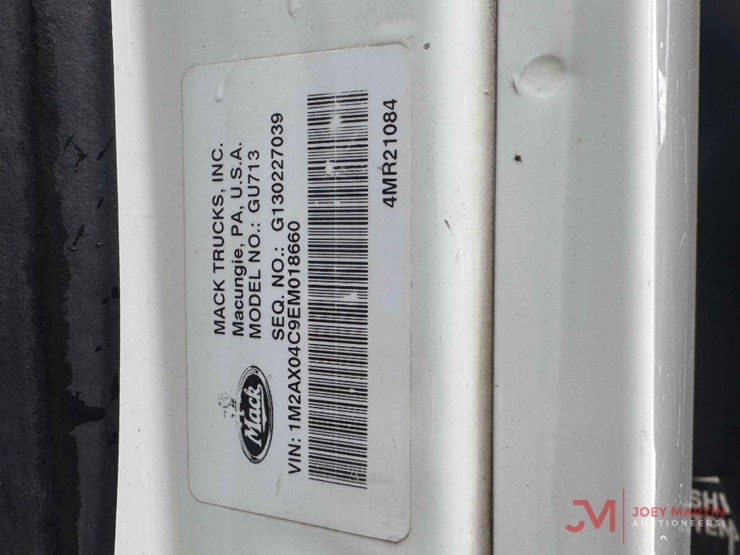 2014-mack-granite-gu713-image-34