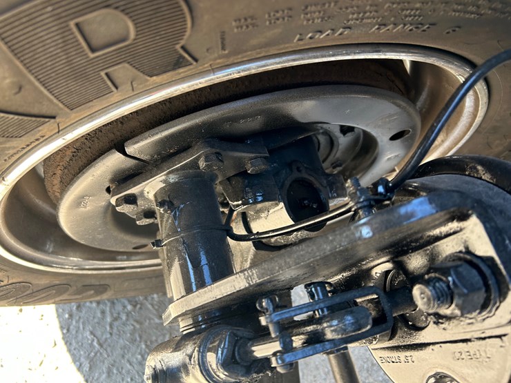 2018-freightliner-m2-106-image-39