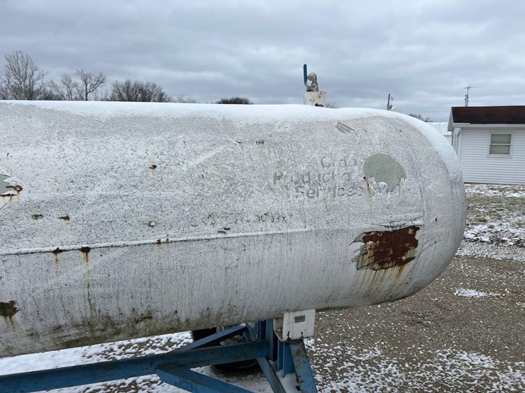 1000-gal.-nh3-tank-on-gear-(on-site)-image-12