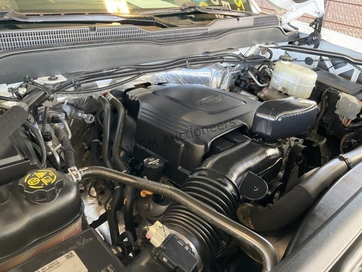 2015-chevrolet-silverado-2500hd-image-12