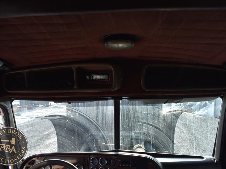 2004-peterbilt-379-image-53