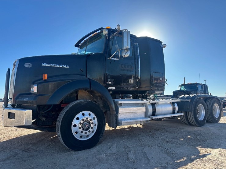 2011-western-star-4900-image-1