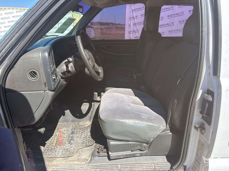 2006-chevrolet-silverado-2500hd-image-12