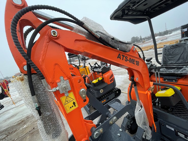 #5402-•-me18-mini-excavator-image-14