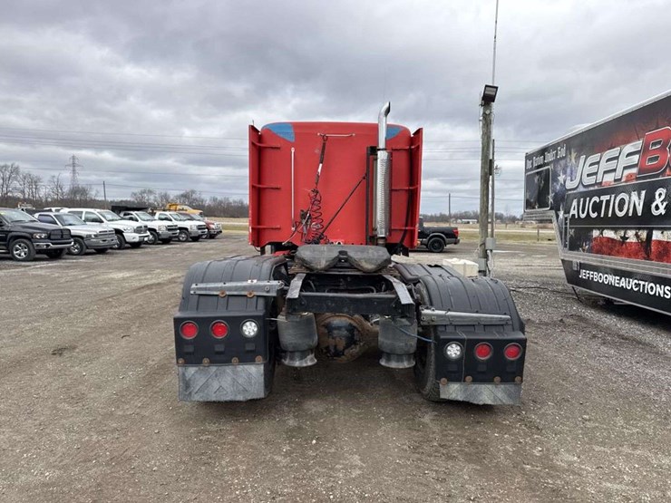 2000-freightliner-flc120-image-4