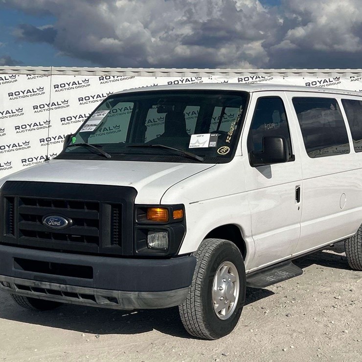 2011 FORD E350