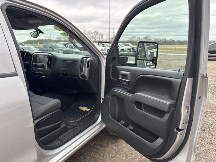 2017-chevrolet-silverado-1500-image-19