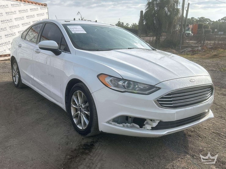 2017-ford-fusion-hybrid-sedan-image-2