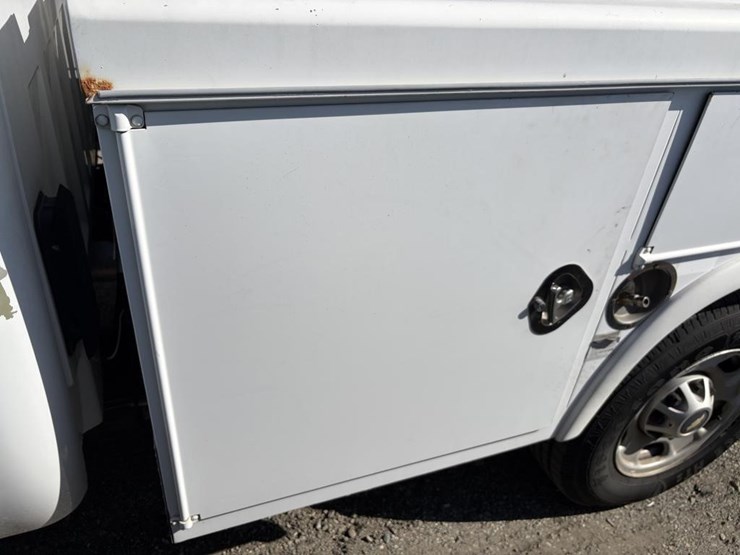 2011-chevrolet-2500-image-21