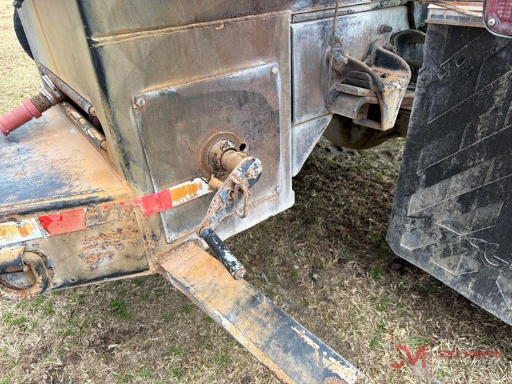 2018-freightlinerwater-truck-image-12