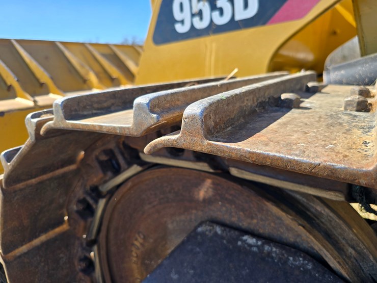 2015-caterpillar-953d-image-44