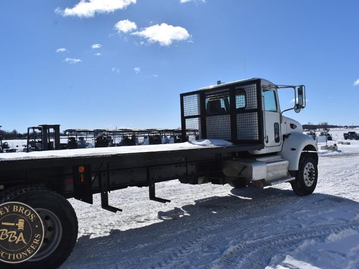 2012-peterbilt-348-image-7