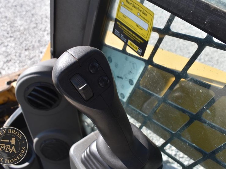 2020-caterpillar-259d3-image-49