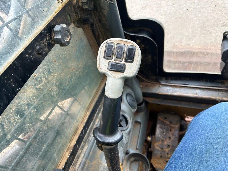 new-holland-l230-image-19