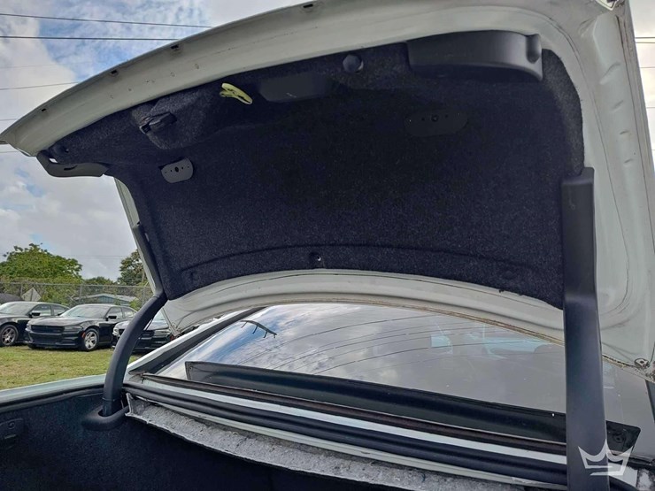 2013-dodge-charger-sedan-image-30