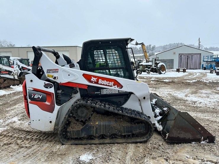 2020-bobcat-t64-image-5