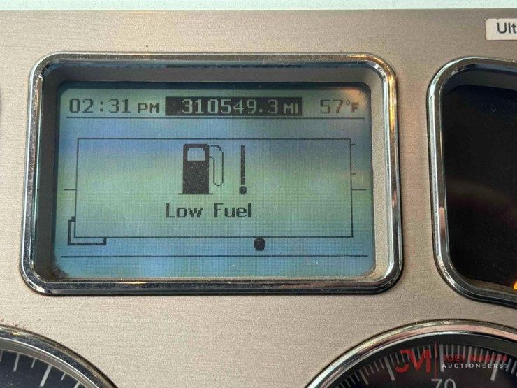 2014-mack-granite-gu713-image-40