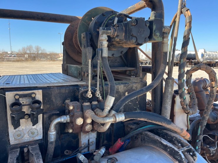 1998-peterbilt-379-image-16