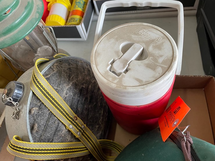 #7611-•-(2)-coleman-lanterns-image-7