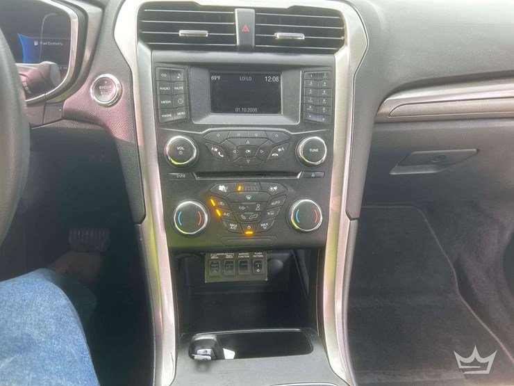 2017-ford-fusion-hybrid-sedan-image-16