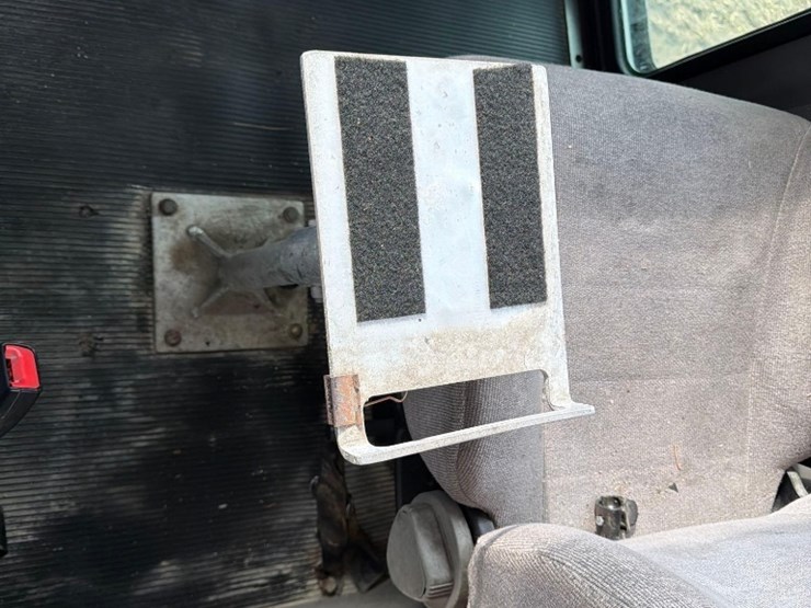 2018-peterbilt-337-image-22