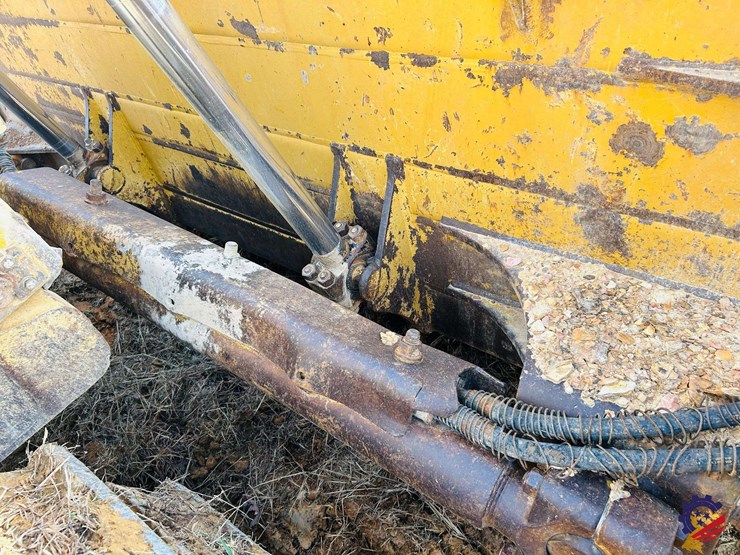 2005-caterpillar-d8t-image-63