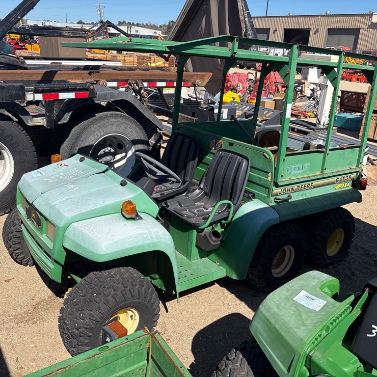 JOHN DEERE GATOR