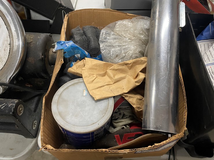 #7613-•-box-of-miscellaneous-image-4