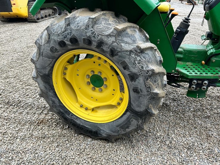 john-deere-5203-image-11