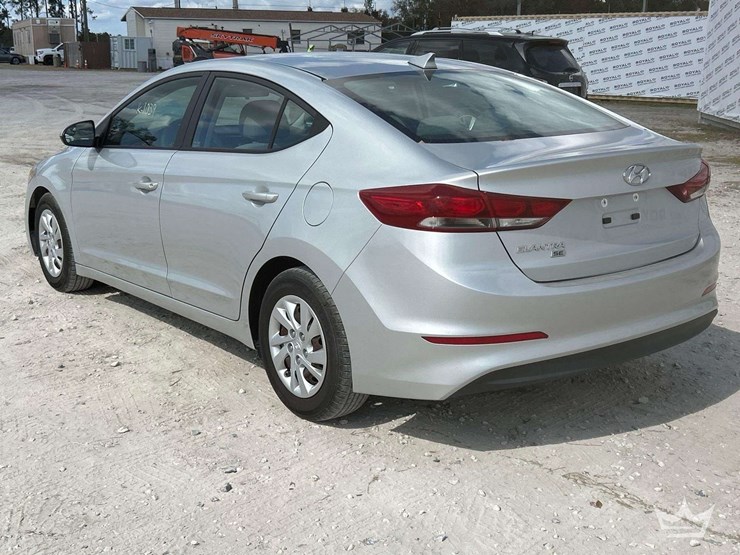 2017-hyundai-elantra-sedan-image-4