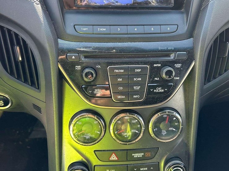 2015-hyundai-genesis-3.8-coupe-image-19