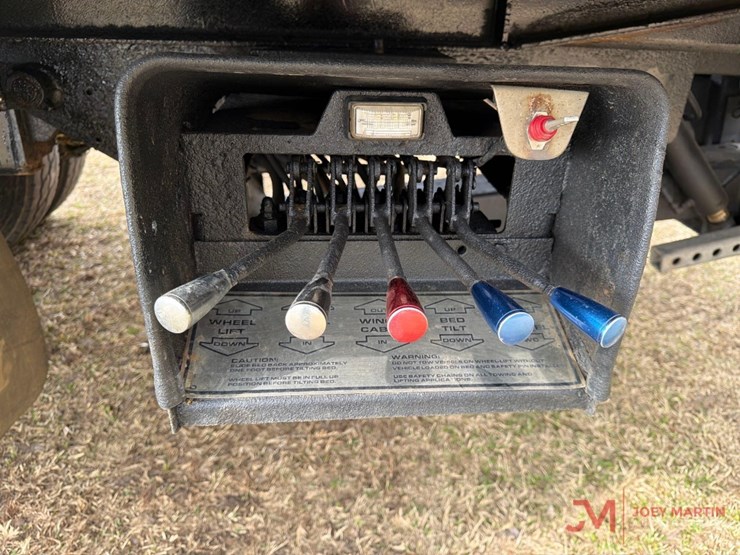 2018-peterbilt-337-image-13