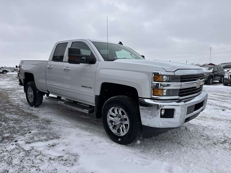 2016-chevrolet-silverado-2500hd-lt-image-6