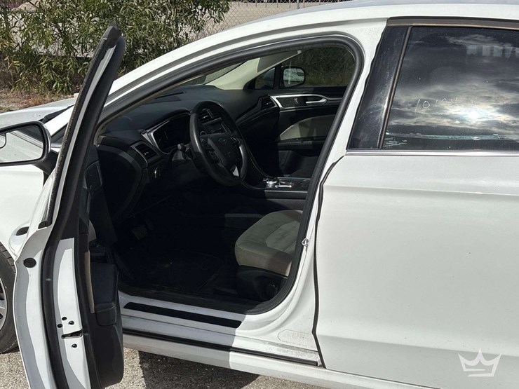 2017-ford-fusion-hybrid-sedan-image-9