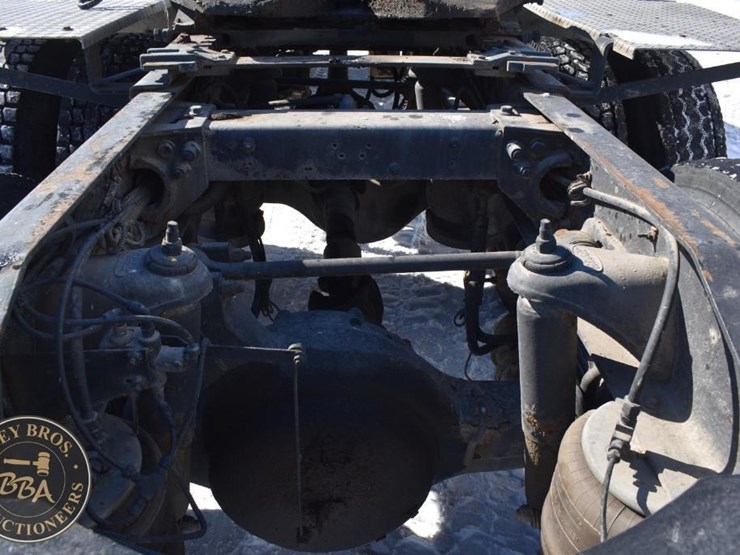 2005-peterbilt-385-image-15