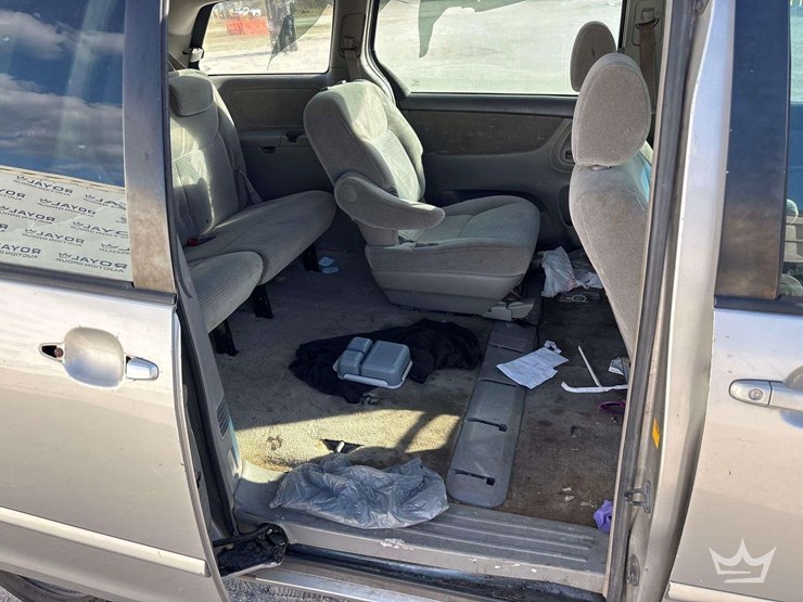 2006-toyota-sierra-ce-van-image-27